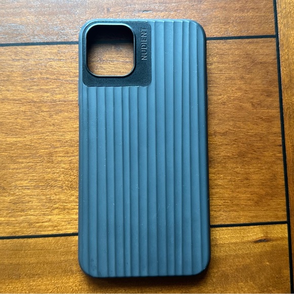 NUDIENT Bold Case in Charcoal Black - Picture 4 of 5